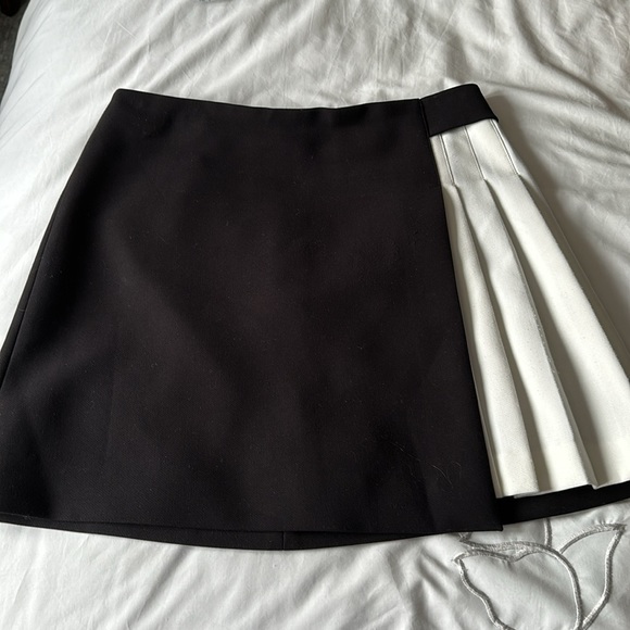Alice + Olivia micro mini skirt - Picture 3 of 8